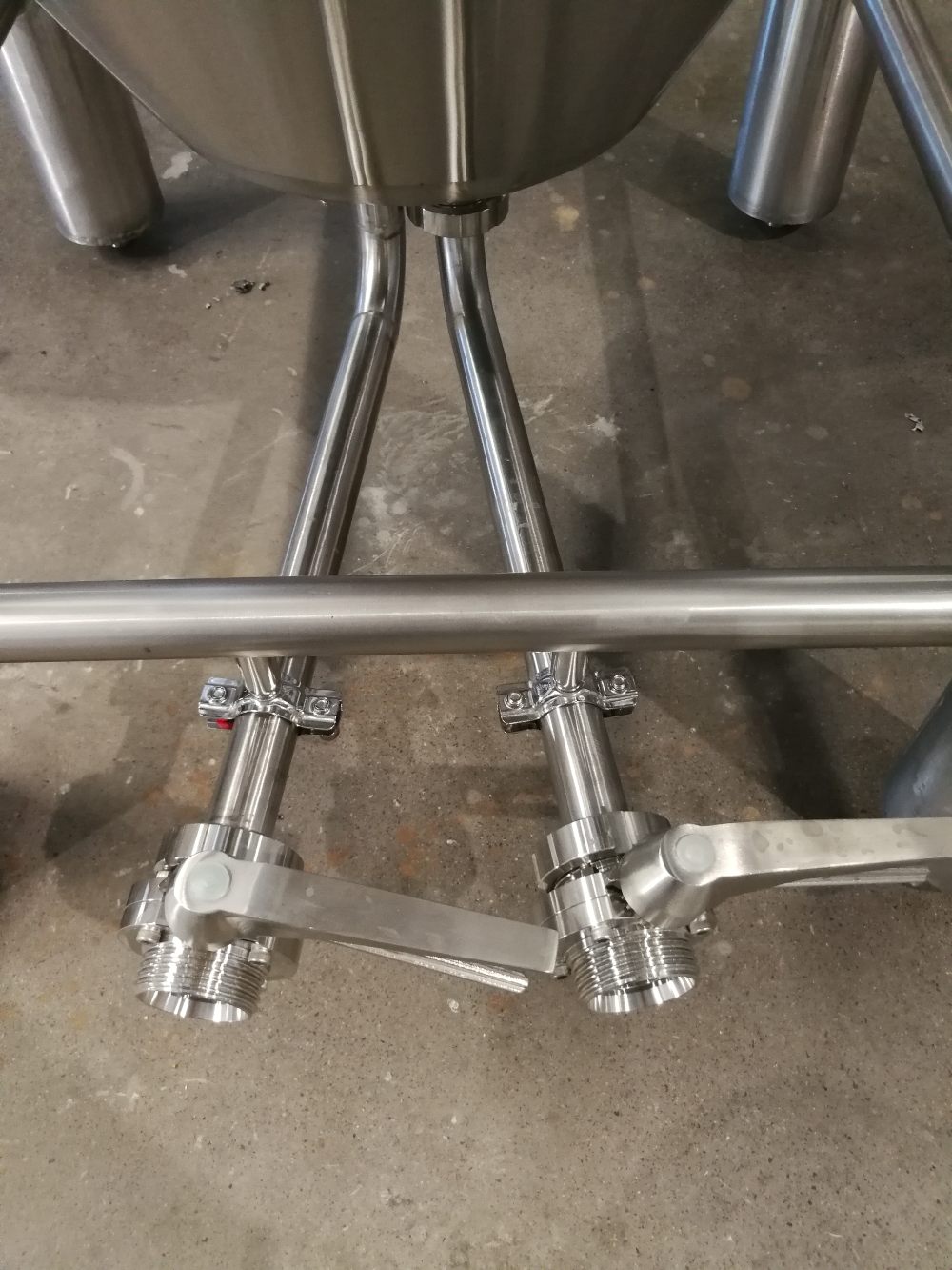 conical fermenters,beer brew equipment,beer equipment,beer fermentation tanks, brew house,brew kettle tun,beer dispenser, wort chiller, brewing tanks, beer accessories,beer plants,beer making supplier